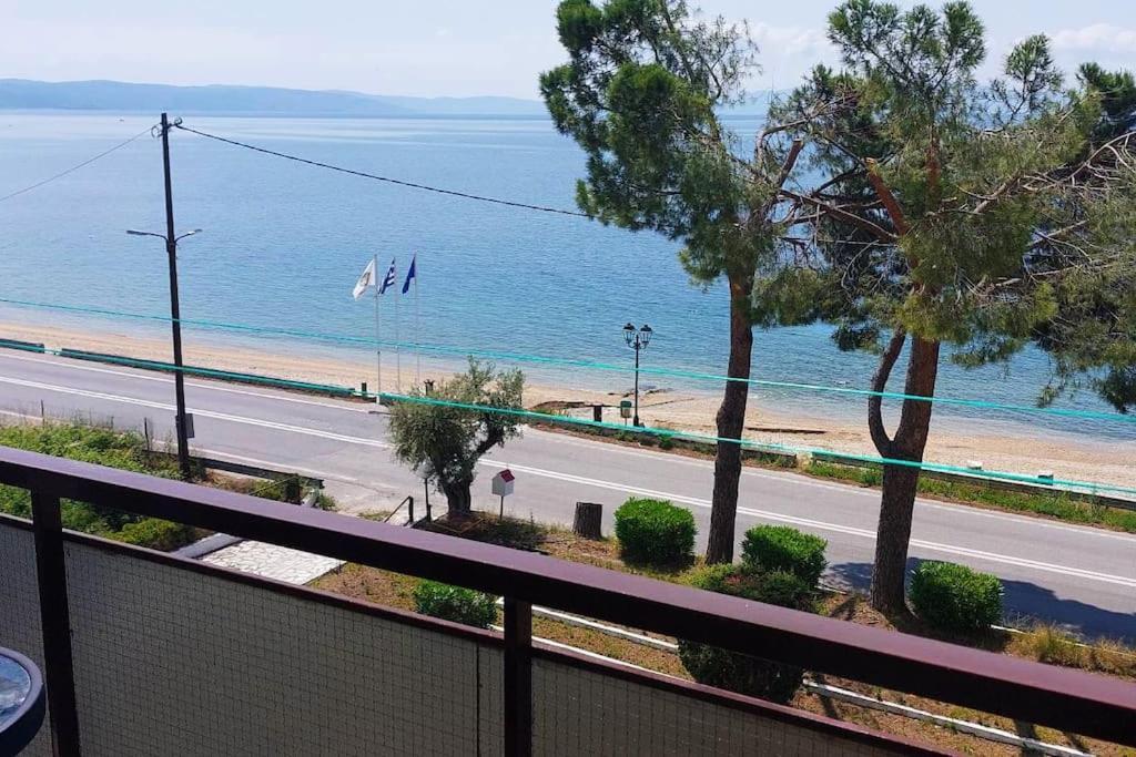 Sun & Sea : Malaki Seaside Apartment Exterior photo